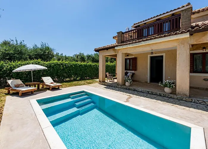Casa Koukounaria *
